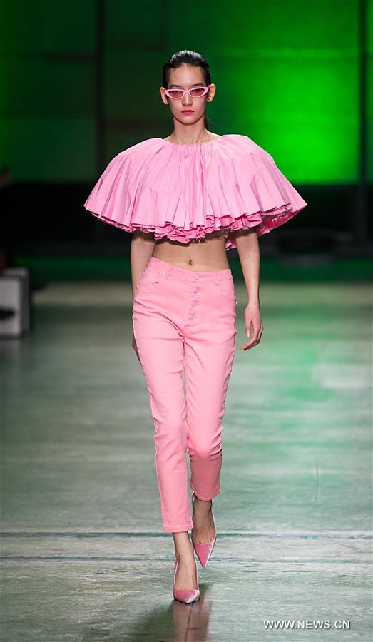 （新华视界）（5）中国设计师品牌ANNAKIKI米兰时装周发布新品