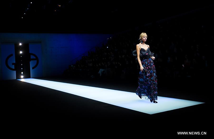 （新华视界）（4）米兰时装周：乔治·阿玛尼发布秋冬女装新品