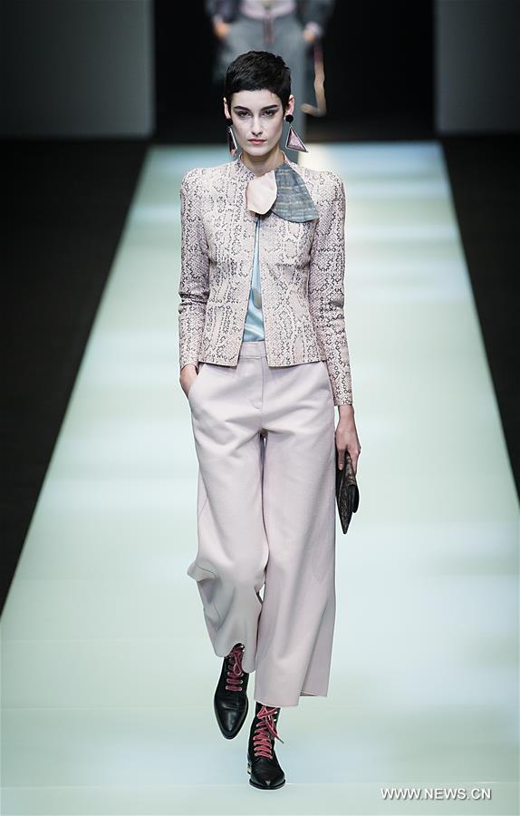 （新华视界）（6）米兰时装周：乔治·阿玛尼发布秋冬女装新品