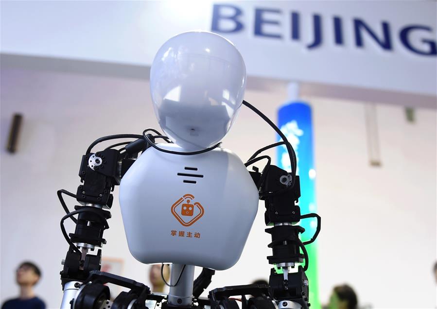 الصورة: روبوت في معرض بكين الدولي للعلوم والتكنولوجيا 