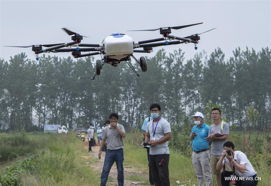 الصورة : مسابقة الطائرات بدون طيار لحماية النباتات في وسط الصين