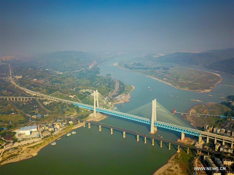 الصورة: إنجاز أول جسر معلق من طابقين و6 خطوط في العالم في بلدية تشونغتشينغ