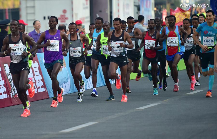 （体育）（2）2017厦门马拉松赛开赛