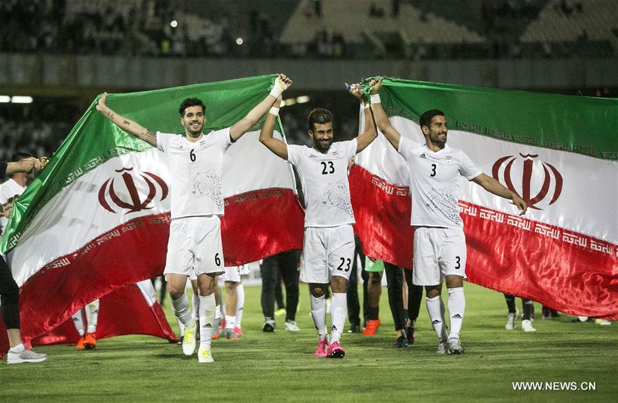 الصورة: منتخب إيران يفوز على نظيره الأوزباكستاني 2-0