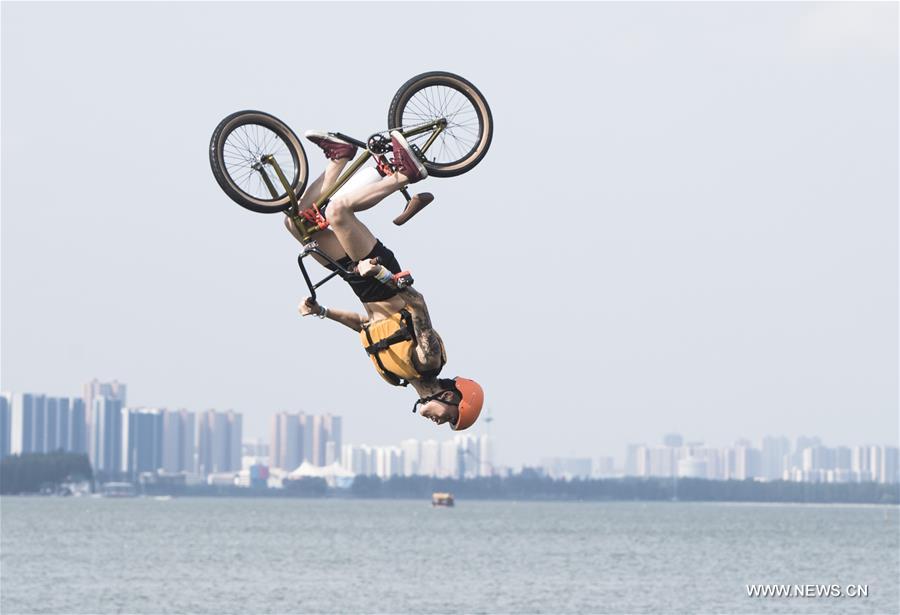 （体育）（6）自行车——“飞”进东湖 