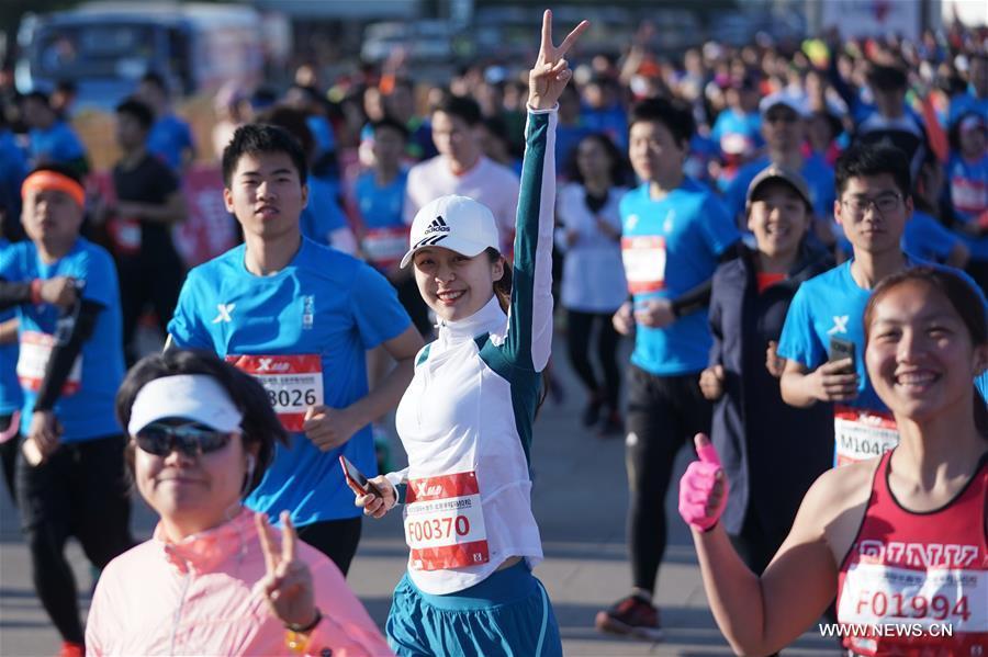 （体育）（7）田径——2018北京国际长跑节鸣枪开跑