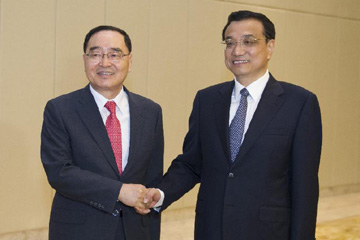 رئيس مجلس الدولة الصيني يدعو الصين وجمهورية كوريا لتسريع مفاوضات اتفاقية التجارة الحرة