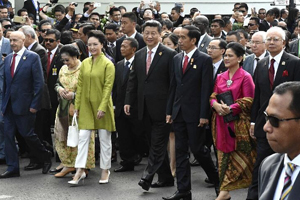 الرئيس الصيني شي جين بينغ يزور باكستان ويحضر الاجتماعات في اندونيسيا