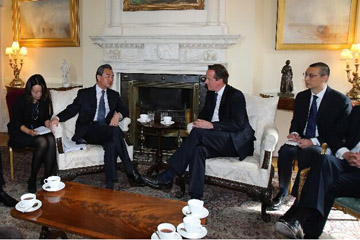 رئيس الوزراء البريطاني يشيد بـ"عام ذهبي" في العلاقات البريطانية-الصينية