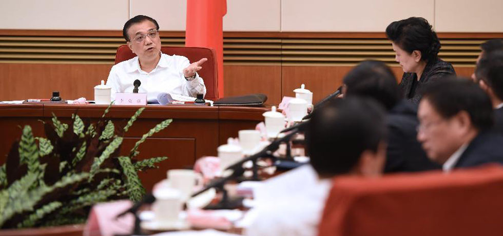 رئيس مجلس الدولة الصيني يحث على تعميق الإصلاحات وبناء محركات نمو جديدة