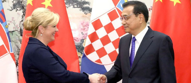 رئيس مجلس الدولة الصيني يجتمع مع رئيسة كرواتيا لبحث التعاون الثنائى