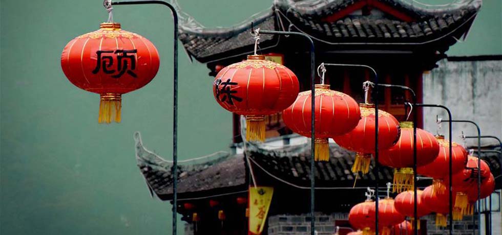 الفوانيس الحمراء تزيد جو العيد السعيد في المدن الصينية