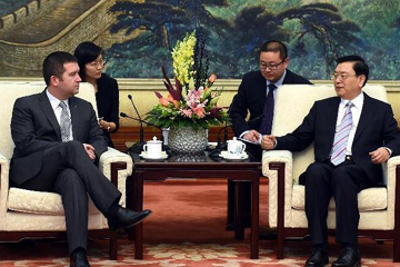 كبير المشرعين الصينيين يجتمع مع زعيم برلماني تشيكي