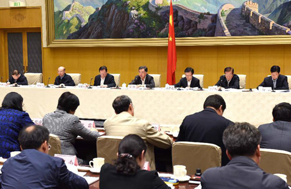 نائب رئيس مجلس الدولة الصيني يحث على بذل جهود لتحسين التجارة الخارجية