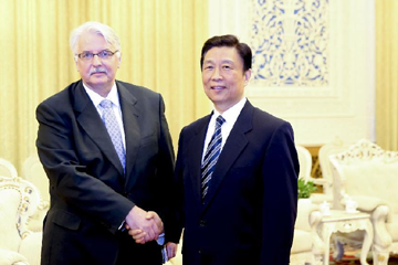 نائب الرئيس الصينى يجتمع مع وزير خارجية بولندا