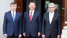 شي يؤكد أهمية تعزيز التعاون البرلماني بين الصين وبولندا
