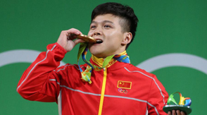 الرباع الصيني لونغ يحطم الرقم القياسي العالمي ويفوز بذهبية أولمبية