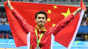 لاعب صيني يحصل على فضية في نهائي سباحة ظهر 100 متر للرجال في أولمبياد ريو