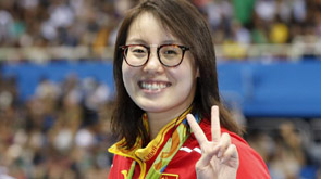 لاعبة صينية تحصل على برونزية نهائي سباحة ظهر 100 متر للنساء في أولمبياد ريو