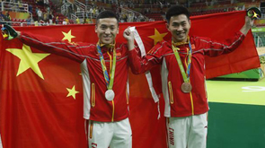 الصين تفوز بالفضية والمرونزية في مسابقة الترامبولين للرجال