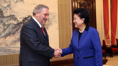 نائبة رئيس مجلس الدولة الصينى تجتمع مع وفد كوبى