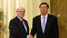 الصين وكندا تتعهدان بتعزيز التبادلات البرلمانية
