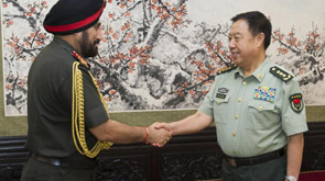 الصين والهند تسعيان لإقامة علاقات عسكرية اقوى