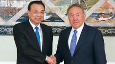رئيس مجلس الدولة الصيني يلتقي الرئيس القازاقي حول العلاقات الثنائية