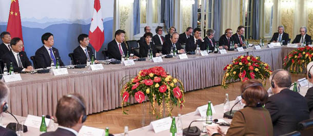 الرئيس الصيني يحث دوائر الأعمال الصينية والسويسرية على تعزيز العلاقات التجارية