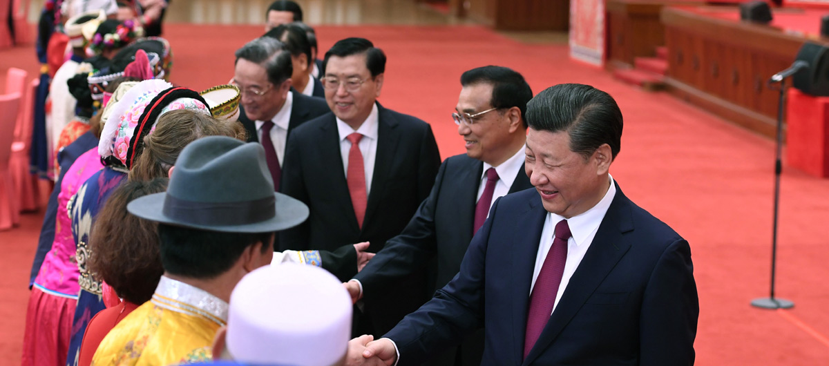 الرئيس الصيني يحضر اجتماعا مع المشرعين والمستشارين السياسيين من الاقليات العرقية