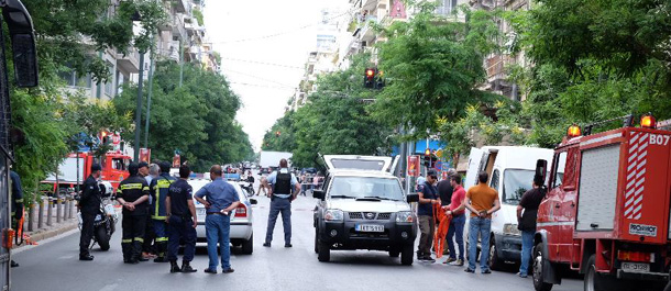 إصابة رئيس الوزراء اليوناني السابق بجراح طفيفة في انفجار مغلف مفخخ