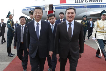 الرئيس الصينى يصل الى قازاقستان للقيام بزيارة دولة وحضور قمة منظمة شانغهاى للتعاون ومعرض اكسبو 2017