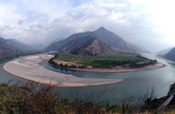 المناظر الرائعة على طول نهر اليانغتسي