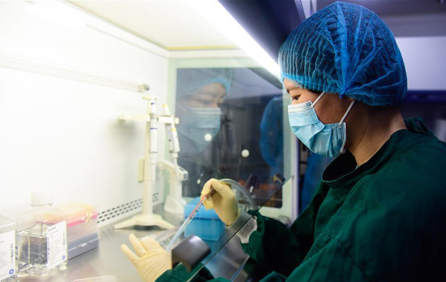 الصين تبتكر أول جهاز طبي بالعالم لاستنبات الخلايا الجذعية بشكل آلي