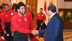 السيسي يستقبل لاعبي المنتخب المصري لكرة القدم قبل سفرهم إلى روسيا