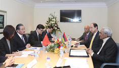 وانغ يي يلتقي وزير خارجية موريشيوس لمناقشة العلاقات الثنائية