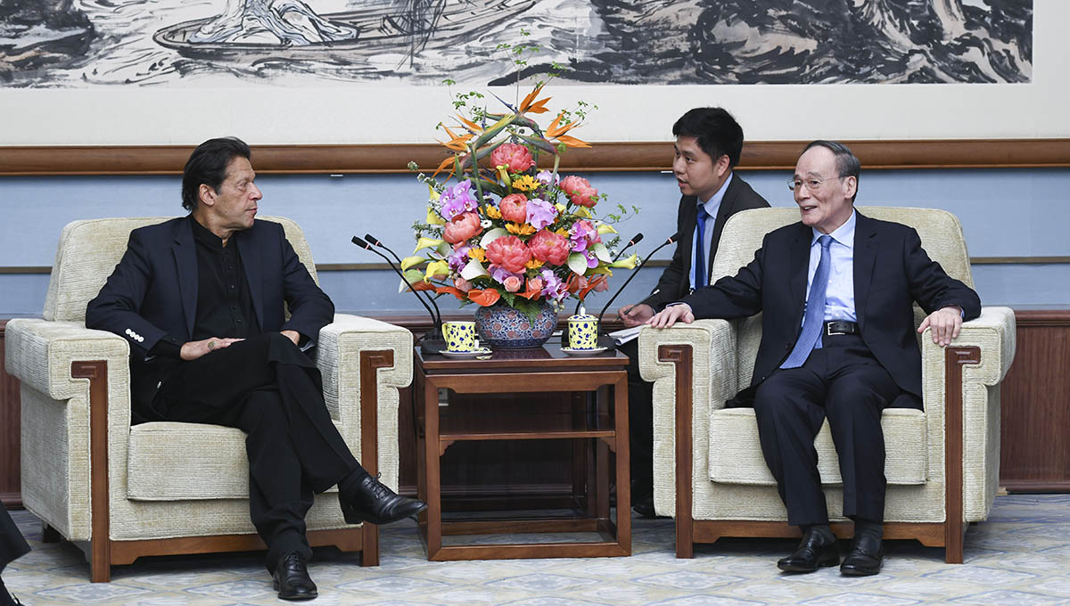 نائب الرئيس الصيني يلتقي رئيس وزراء باكستان