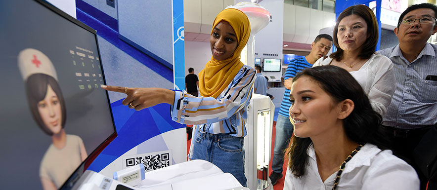 الصين والدول العربية تتطلع إلى تعميق التعاون العملي في مجال "الإنترنت + الصحة الطبية" خلال المعرض الصيني العربي الرابع