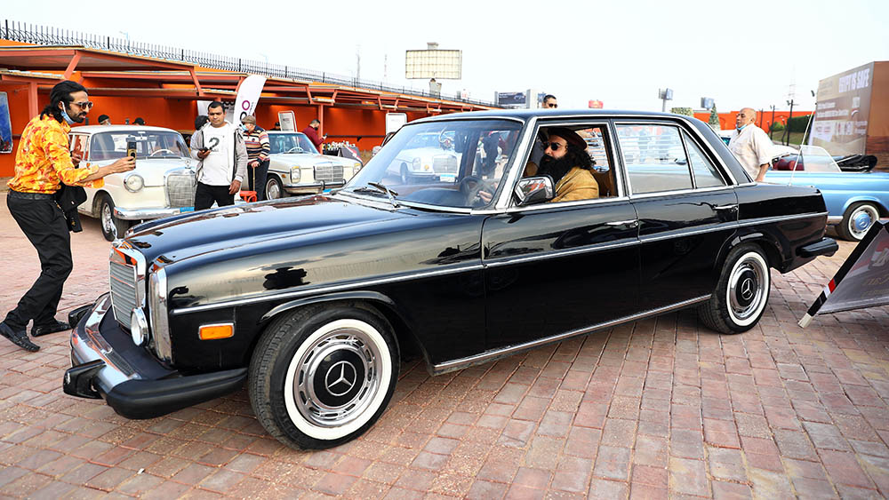 فيديو: سيارات مرسيدس القديمة تتألق في معرض القاهرة للسيارات الكلاسيكية