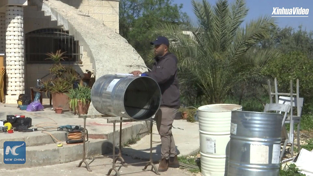 فيديو: شاب فلسطيني يعيد تدوير الخردة إلى ديكورات منزلية