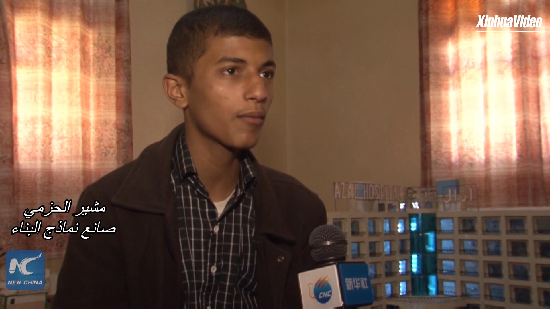 فيديو: فتى يمني يصنع نماذج لإعادة إنشاء صنعاء قبل الحرب