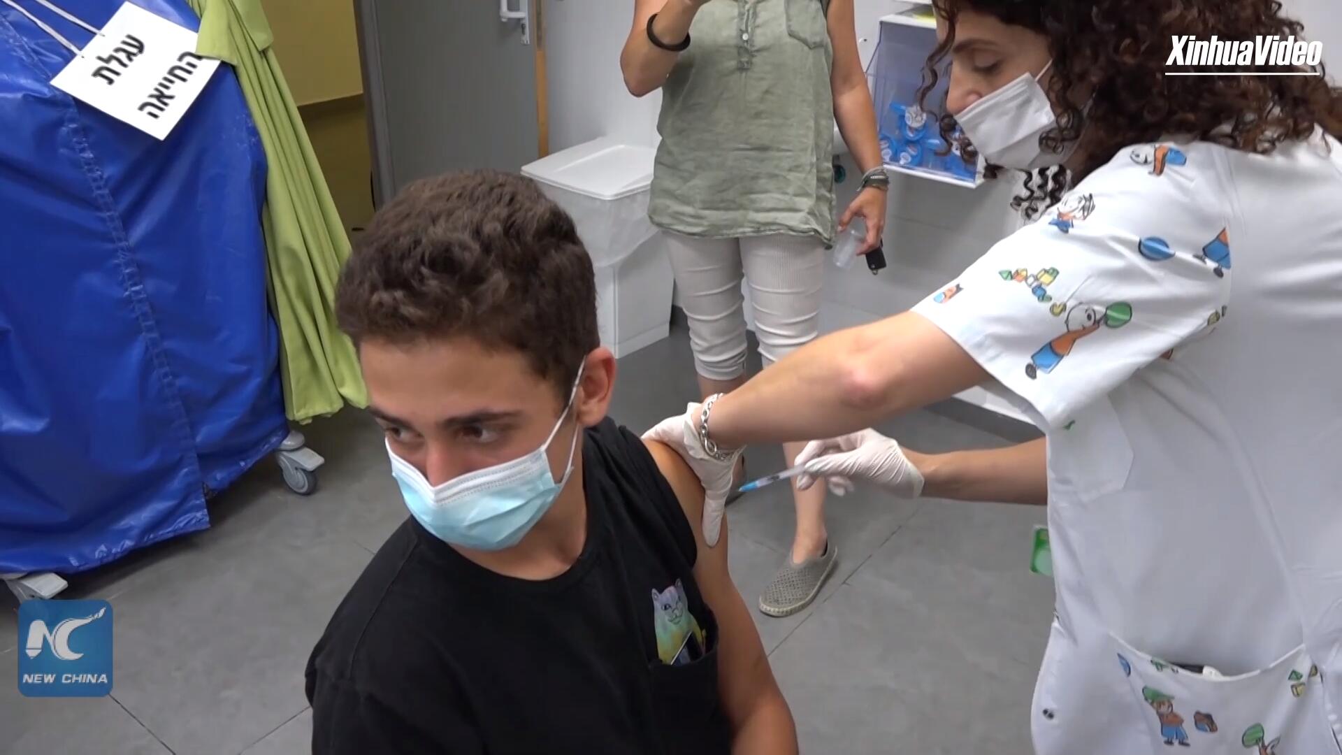 فيديو: إسرائيل تبدأ حملة لتطعيم المراهقين الذين تتراوح أعمارهم من 12 إلى 15 عاما ضد "كوفيد-19"