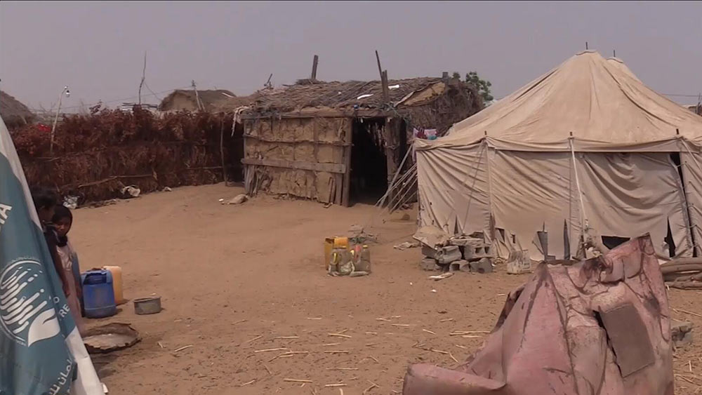 فيديو: نازحون يمنيون يكافحون للتغلب على الطقس الحار