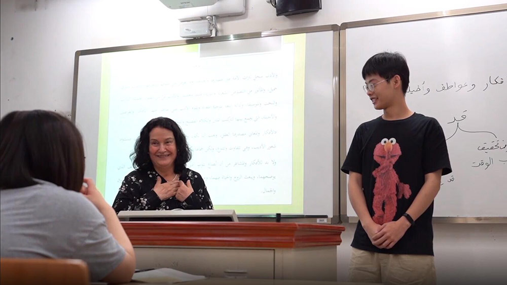 فيديو: الأستاذة السورية سلمى إبراهيم ... وحياتها التعليمية في الصين