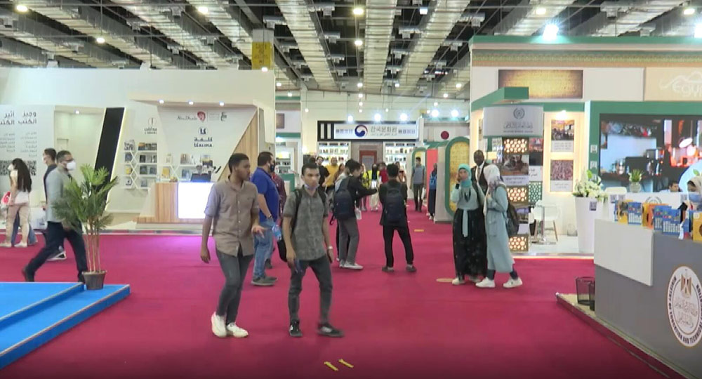 فيديو: أكبر معرض للكتاب في مصر يشهد إقبالا كبيرا من الزوار رغم "كوفيد-19"