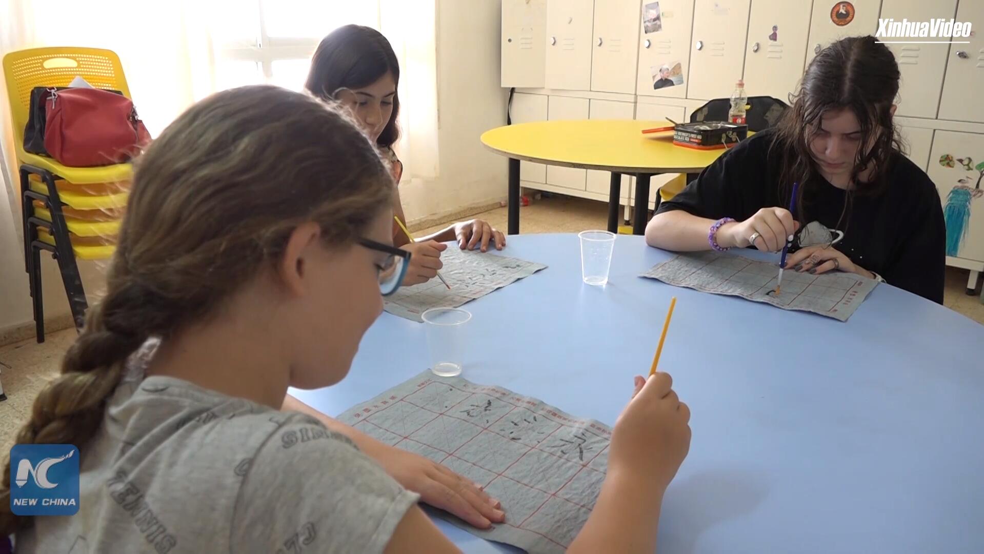 فيديو: نظام التعليم الإسرائيلي يروج للغة الصينية في جميع أنحاء البلاد