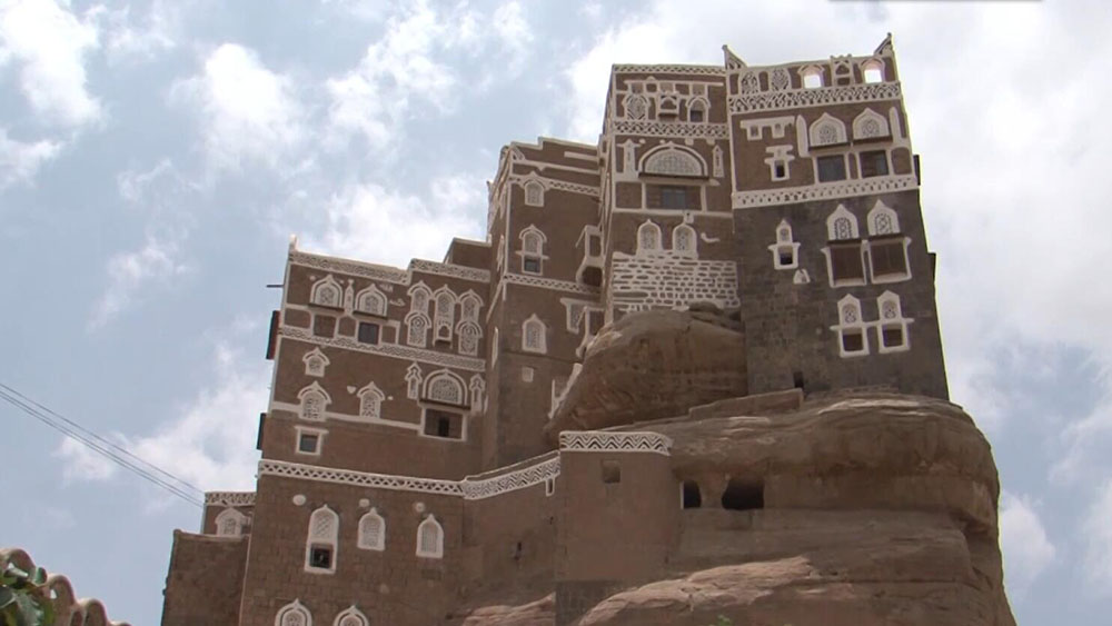 فيديو: قصر الصخرة اليمني المنحوت في الصخر يستحضر ذكريات المجد الماضي للبلاد