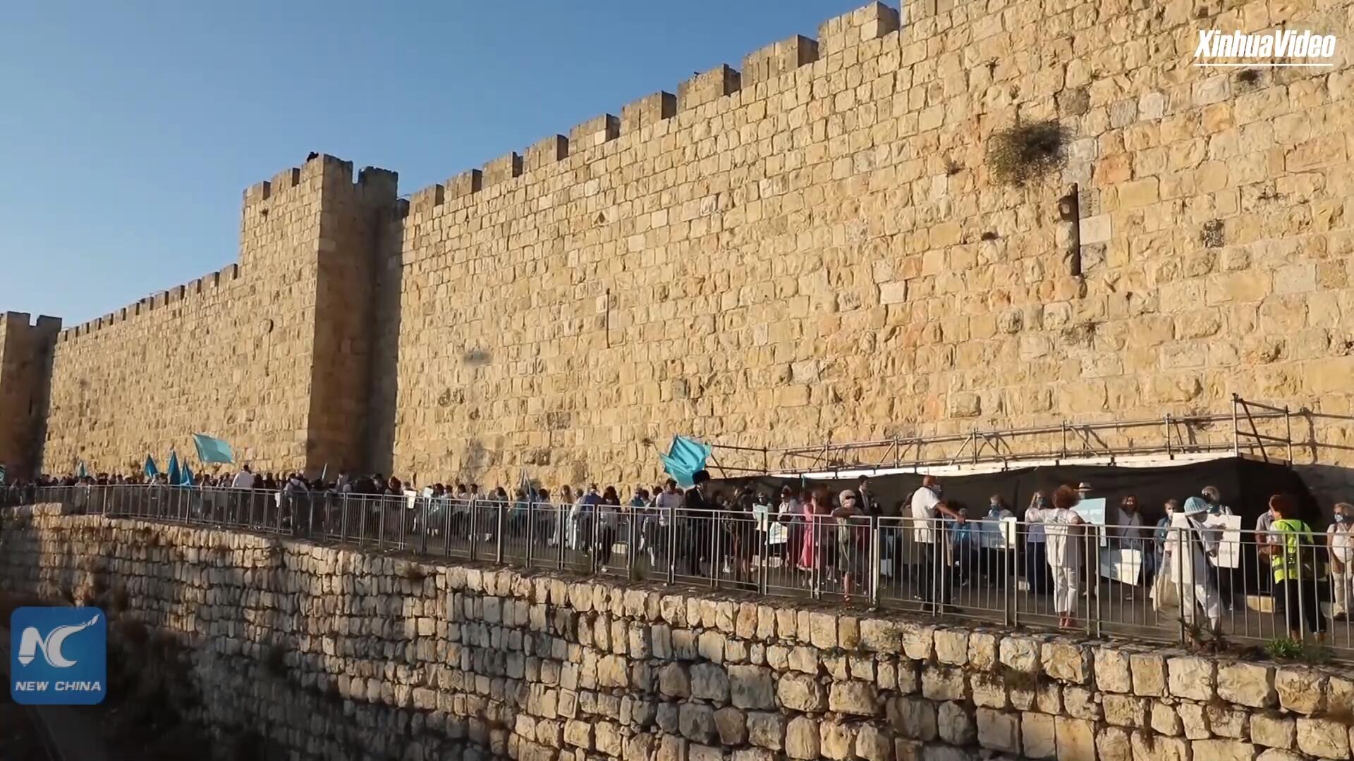 فيديو: نساء يهوديات وعربيات ينظمن مسيرة في القدس من أجل اتفاق سلام فلسطيني-إسرائيلي