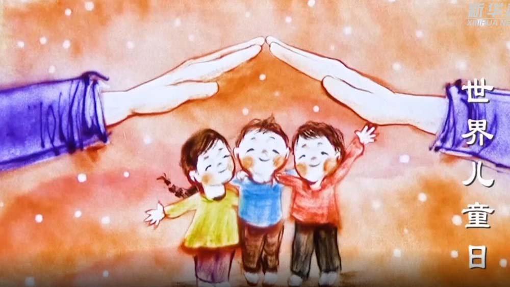 فيديو: رسم بالرمال بمناسبة اليوم العالمي للطفل