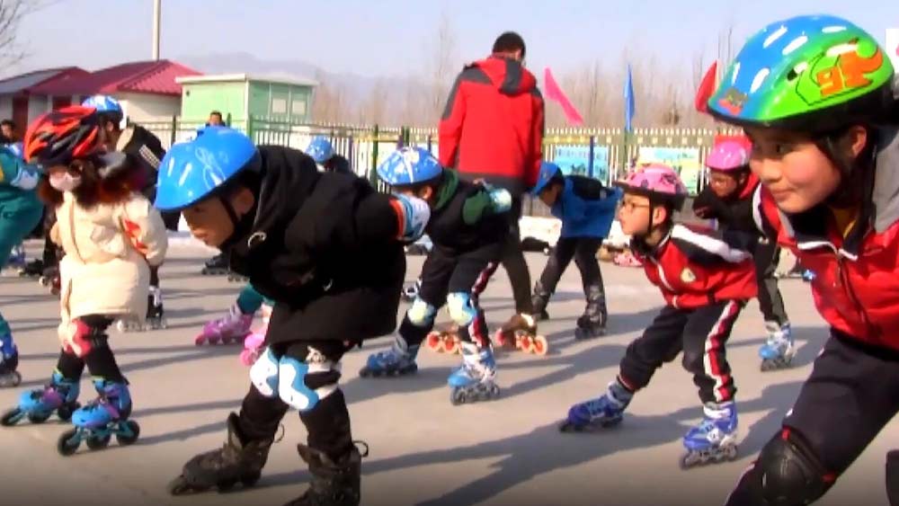 فيديو: الرياضات الشتوية تكتسب شعبية في محافظة بشمالي الصين
